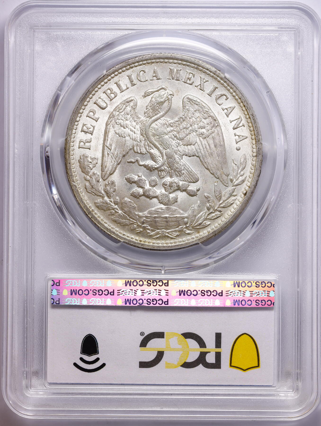 观钱 近现代机制币拍卖No.009（全场顺丰包邮，不区分偏远地区）  这枚是1898 年墨西哥鹰洋（Mo AM 厂标）1 比索银币，PCGS MS63（重铸版，KM-409.2）转光赏心悦目