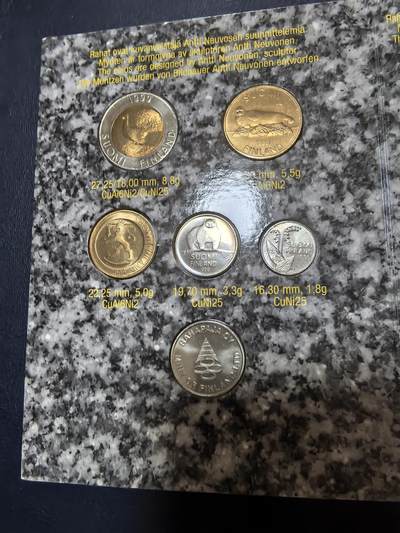 长老汇马年精选第十九场拍卖 1999芬兰欧元峰会5枚套币，卡装，含金属章1枚