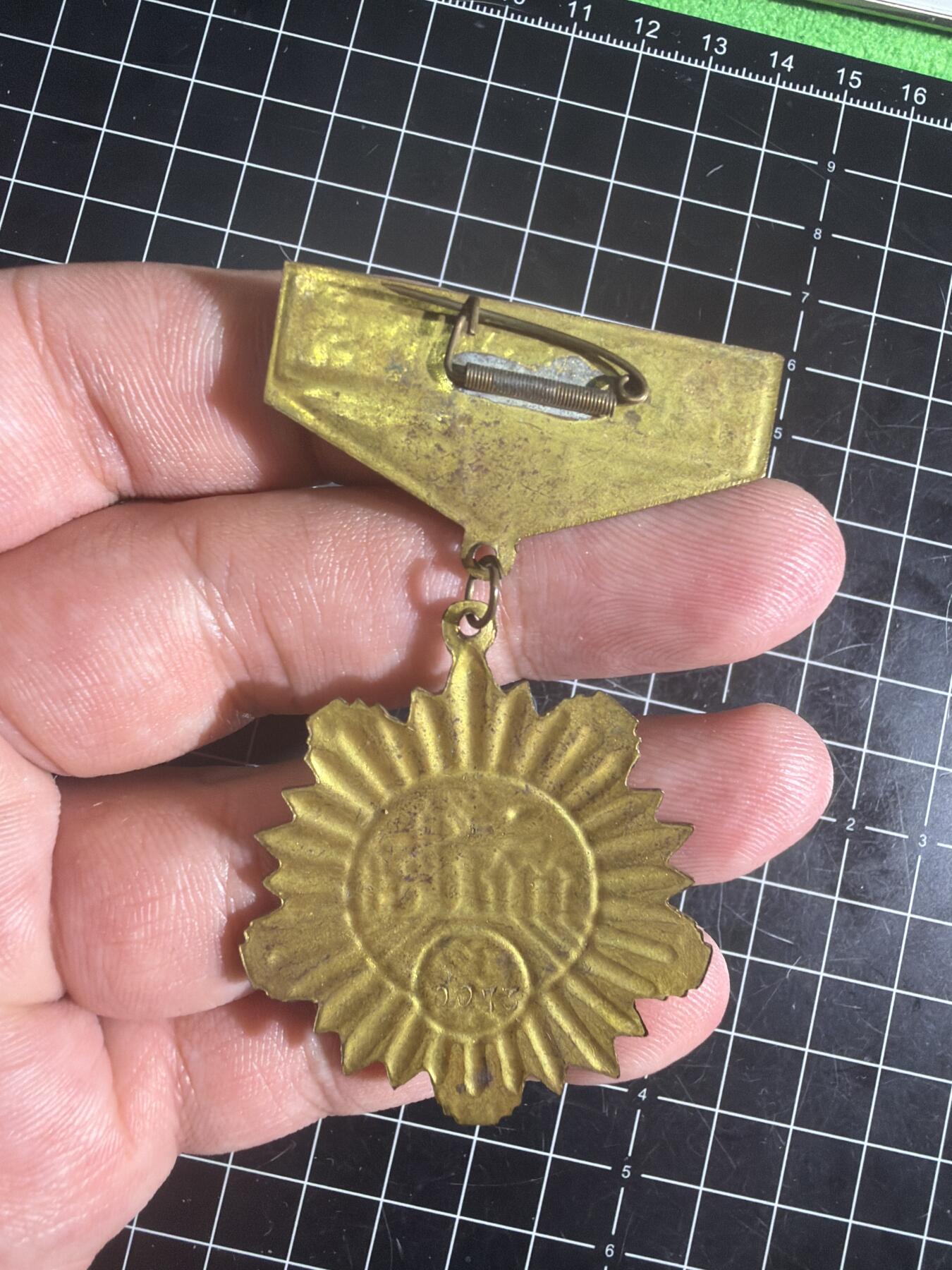 古冰库章牌勋赏收藏60起拍卖 铜质标兵章