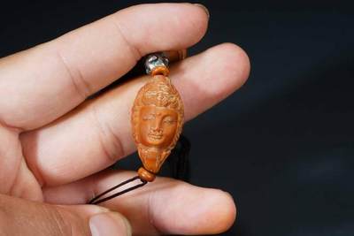 上海都达杂项专场103【全场包邮】  橄榄核雕恶僧手把件70-104