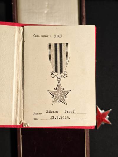 东亚欧洲主题杂货徽章勋章拍卖⑩ （五一大拍350+） 捷克斯洛伐克劳动红星勋章（原盒原证书有标签）