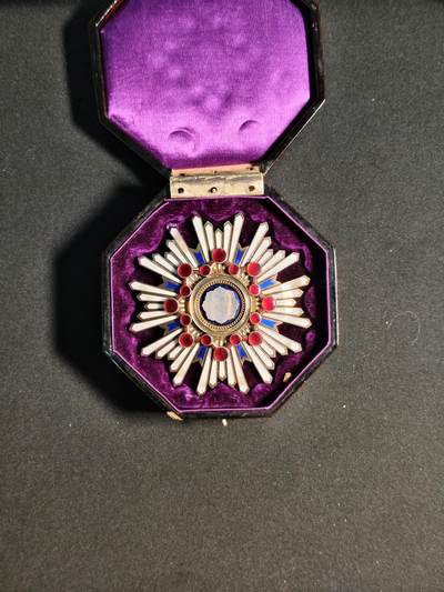 东亚欧洲主题杂货徽章勋章拍卖⑩ （五一大拍350+） 勋二等瑞宝章（八角盒）