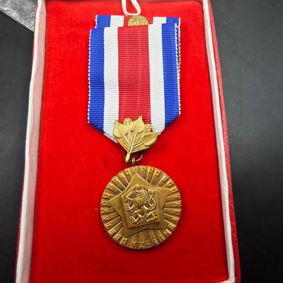 4月23日结束，成斌徽章钱币专场 捷克斯洛伐克 奖章原盒