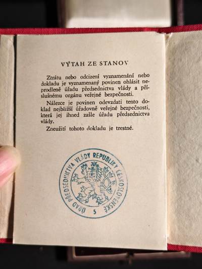 东亚欧洲主题杂货徽章勋章拍卖⑩ （五一大拍350+） 捷克斯洛伐克劳动红星勋章（原盒原证书有标签）