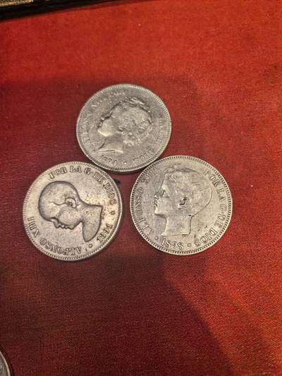 欧洲银章、铜章，大优惠起拍价都是银价计算 西班牙双柱币3枚品相上品，是三个放一起拍，起拍价格小于银价