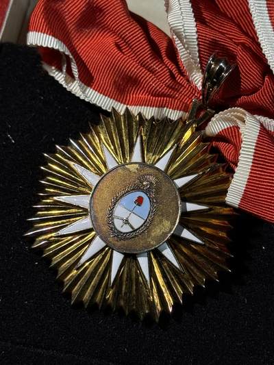 戎马世界章牌大赏第115期 阿根廷太阳勋章，大十字级，银制，重量高达211g（按照银价也得4000了）