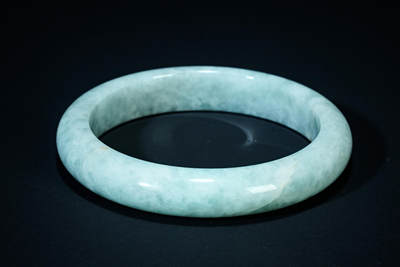 上海都达杂项专场102【全场包邮】  天然 冰绿种翡翠（A货）手镯 附鉴定证书98-22