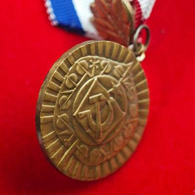 4月23日结束，成斌徽章钱币专场 捷克斯洛伐克 奖章原盒