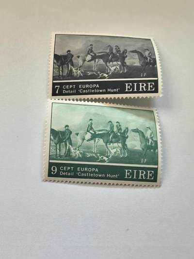 各国成套新旧票 爱尔兰邮票 1975欧罗巴 希利绘画 狩猎队 猎犬邮票2全