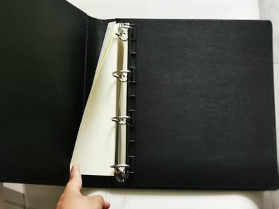 零零发流通品外国纸币拍卖 无佣金 收藏册四种，邮票收藏册PCCB的全新未使用15页，钱币收藏册小的15页两联，大的20页三联，还有一个加宽明泰竹节活页大册不含内页，原价就60多