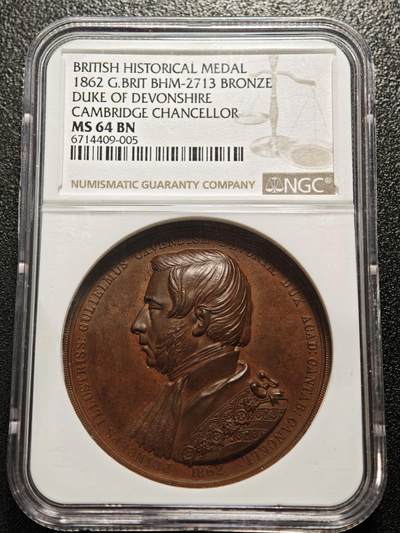 【德藏】世界币章拍卖第171期（拍品征集中~欢迎藏友联系） 1862年 英国德文郡公爵就任剑桥大学校长高浮雕纪念铜章 NGCMS64BN 状态极佳 加厚盒封装
