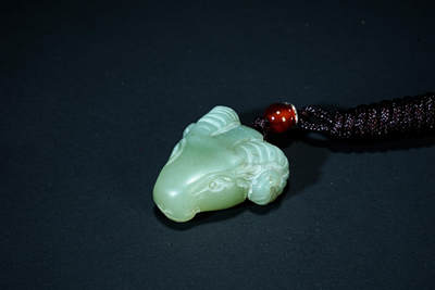 上海都达杂项专场102【全场包邮】  天然和田玉精雕《洋洋得意》挂件98-65