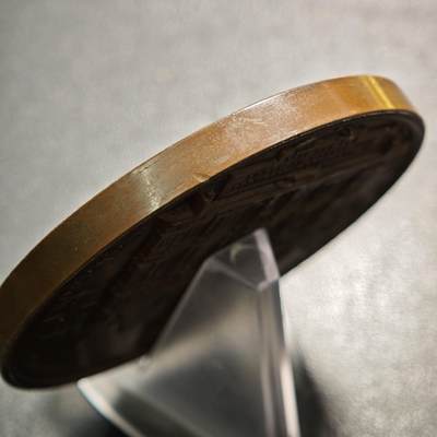 【德藏】世界币章拍卖第171期（拍品征集中~欢迎藏友联系） 1882年 英国伦敦金融城公学新校舍落成纪念威尔士亲王阿尔伯特·爱德华(后爱德华七世)及亚历山德拉王妃像高浮雕大铜章 稀少品种 直径约：76.4mm；重约：250.8g