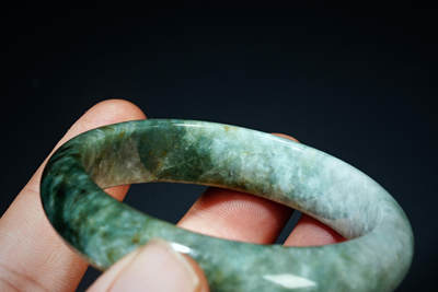 上海都达杂项专场102【全场包邮】  天然 冰绿翡翠（A货）手镯 附鉴定证书98-24