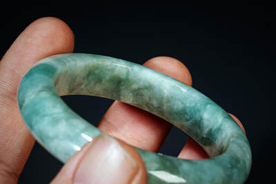 上海都达杂项专场102【全场包邮】  天然冰绿翡翠（A货）手镯 附鉴定证书98-23