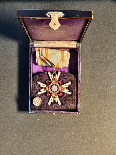 东亚欧洲主题杂货徽章勋章拍卖⑩ （五一大拍350+） 早期勋三等瑞宝章（粉略）