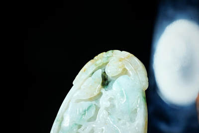 上海都达杂项专场102【全场包邮】  天然冰糯种飘绿翡翠（A货）精雕《麒麟献瑞》挂件 98-8