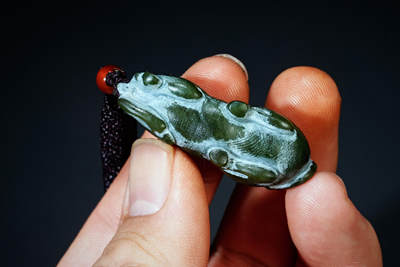 上海都达杂项专场102【全场包邮】  天然和田玉青玉精雕《唐马》挂件98-58