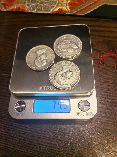 欧洲银章、铜章，大优惠起拍价都是银价计算 西班牙双柱币3枚品相上品，是三个放一起拍，起拍价格小于银价