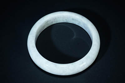 上海都达杂项专场102【全场包邮】  天然 冰糯种翡翠（A货）手镯 附鉴定证书98-20