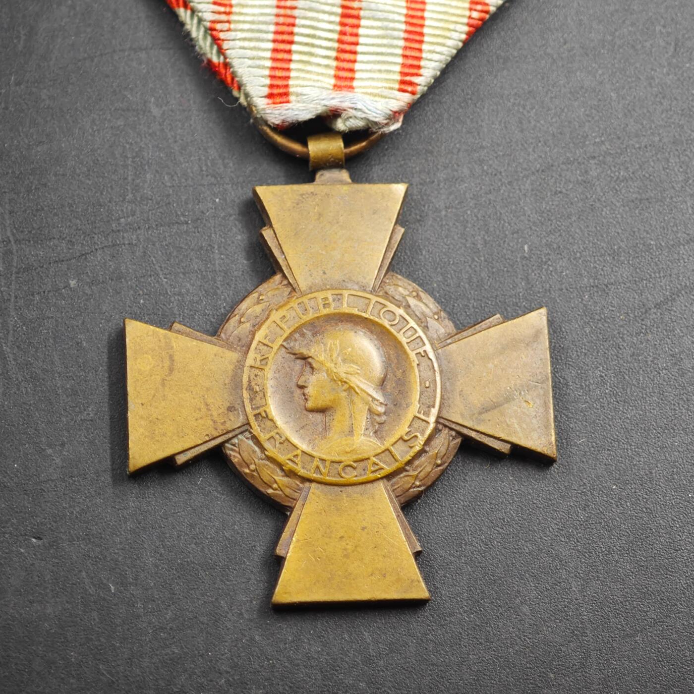 4月23日结束，成斌徽章钱币专场