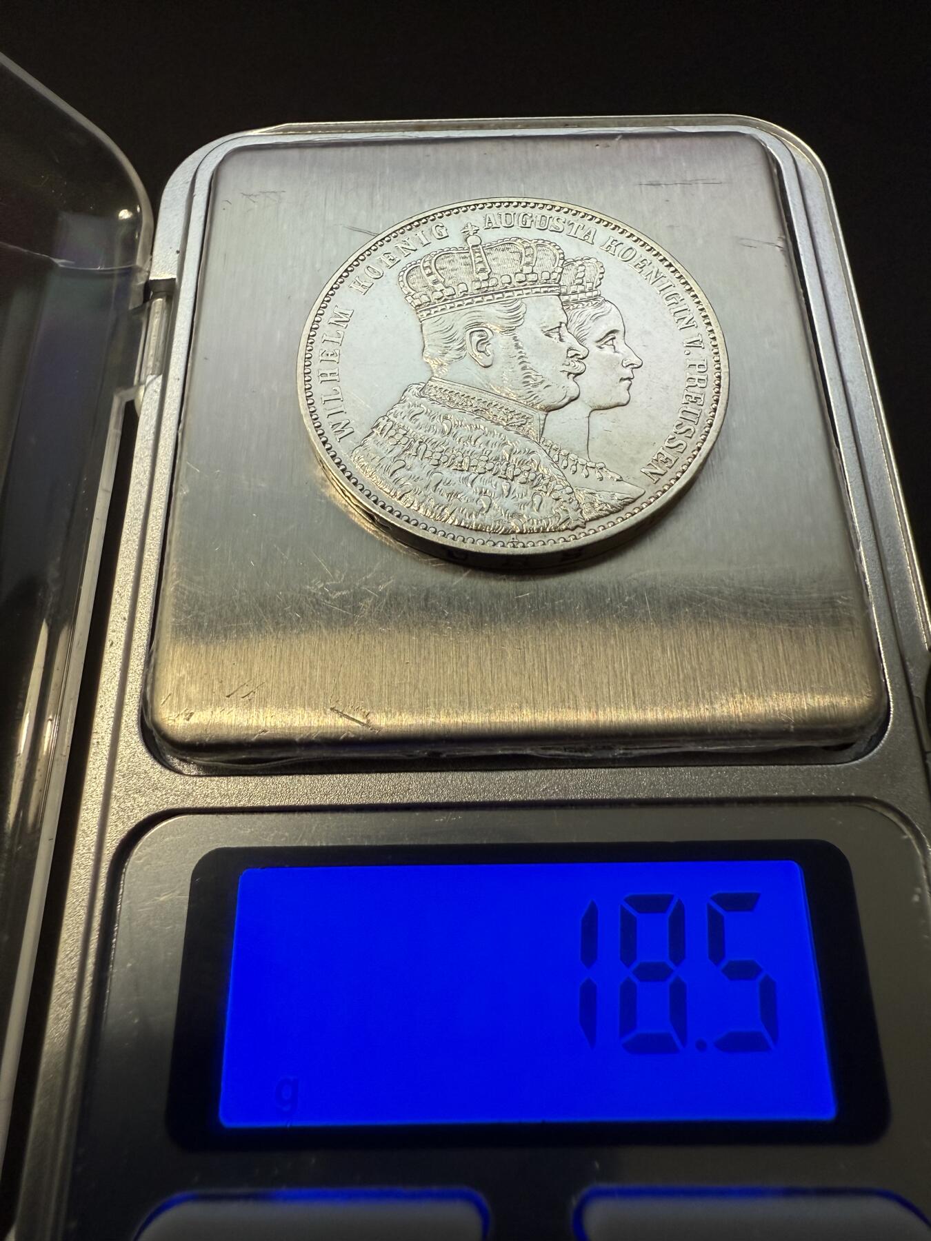 【周六 19:30】乾藏阁外国银币专场・裸币 / 评级币 + 银章铜章 保真包老 普鲁士 1861 年加冕泰勒 近未流通状态 双头像欧洲大银币