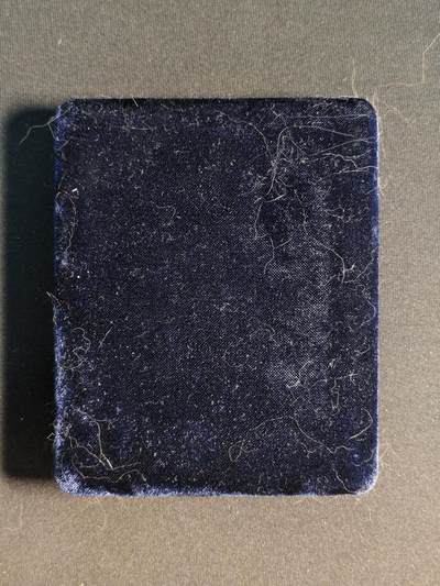 东亚欧洲主题杂货徽章勋章拍卖⑩ （五一大拍350+） 朝鲜劳动勋章带盒带略