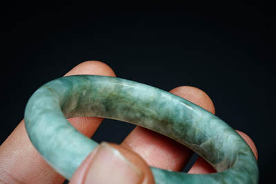 上海都达杂项专场102【全场包邮】  天然冰绿翡翠（A货）手镯 附鉴定证书98-23