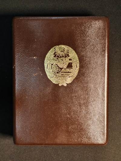 东亚欧洲主题杂货徽章勋章拍卖⑩ （五一大拍350+） 朝鲜朝总联活动35周年与朝鲜劳动勋章 带盒