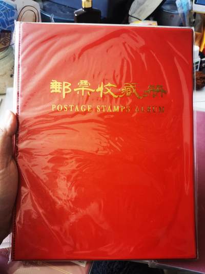 零零发流通品外国纸币拍卖 无佣金 收藏册四种，邮票收藏册PCCB的全新未使用15页，钱币收藏册小的15页两联，大的20页三联，还有一个加宽明泰竹节活页大册不含内页，原价就60多