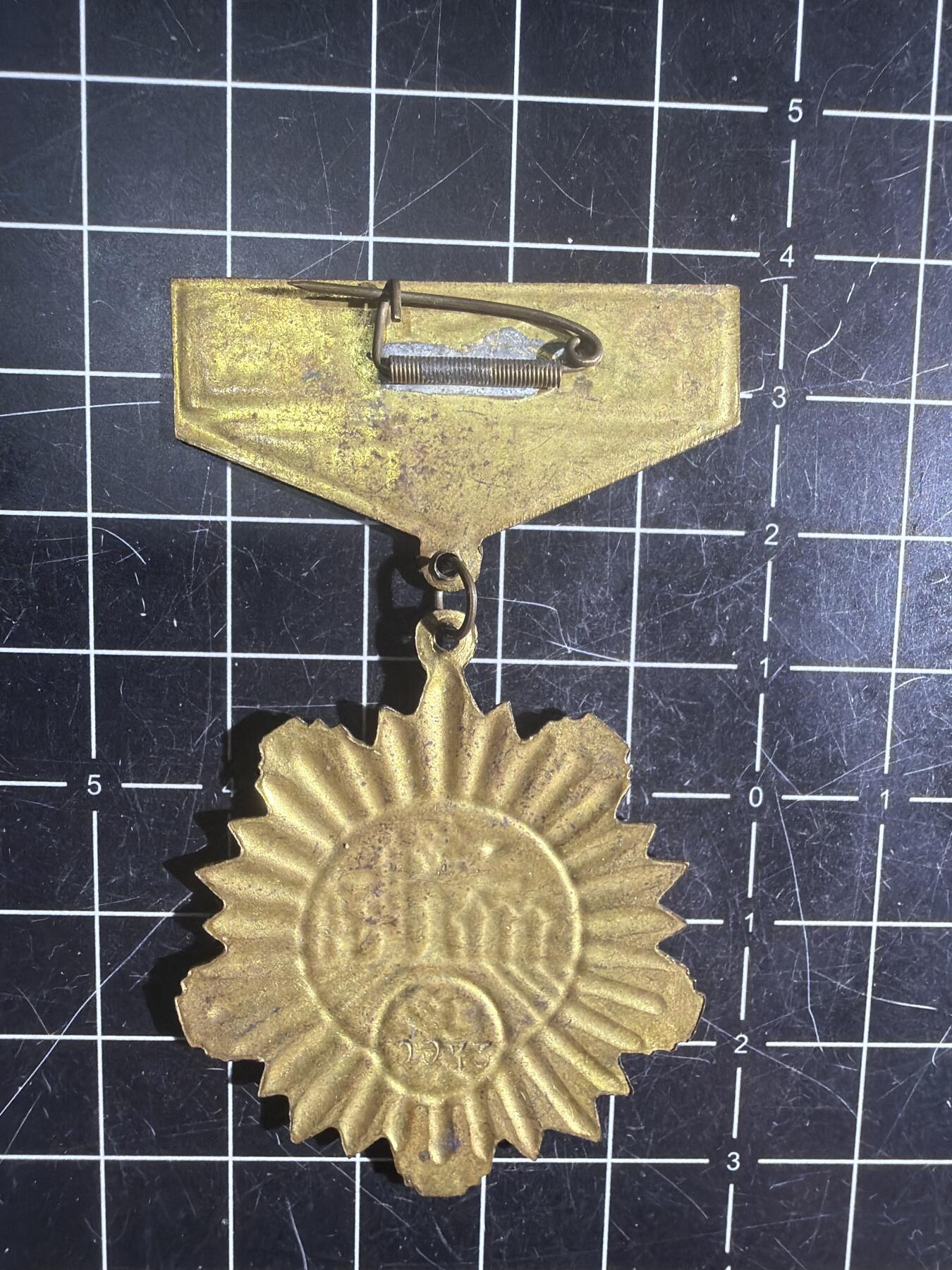 古冰库章牌勋赏收藏60起拍卖 铜质标兵章