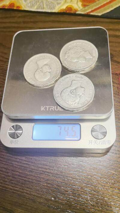 欧洲银章、铜章，大优惠起拍价都是银价计算 西班牙双柱币3枚品相上品，是三个放一起拍，起拍价格小于银价