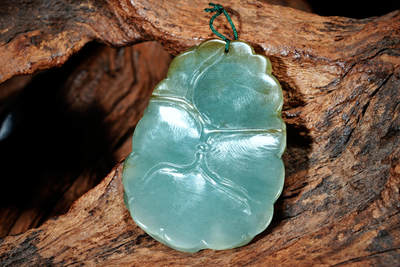 上海都达杂项专场102【全场包邮】  天然蓝水翡翠（A货）精雕《招财进宝》挂件 98-13