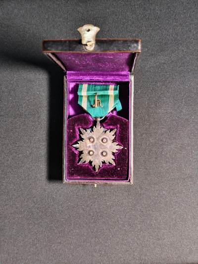 东亚欧洲主题杂货徽章勋章拍卖⑩ （五一大拍350+） 功五级金鵄勋章（银字）