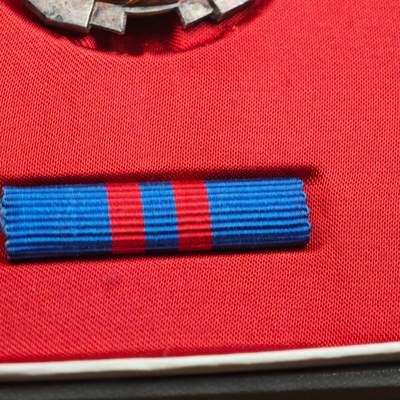 4月23日结束，成斌徽章钱币专场 原盒南斯拉夫二级劳动奖章略章齐全