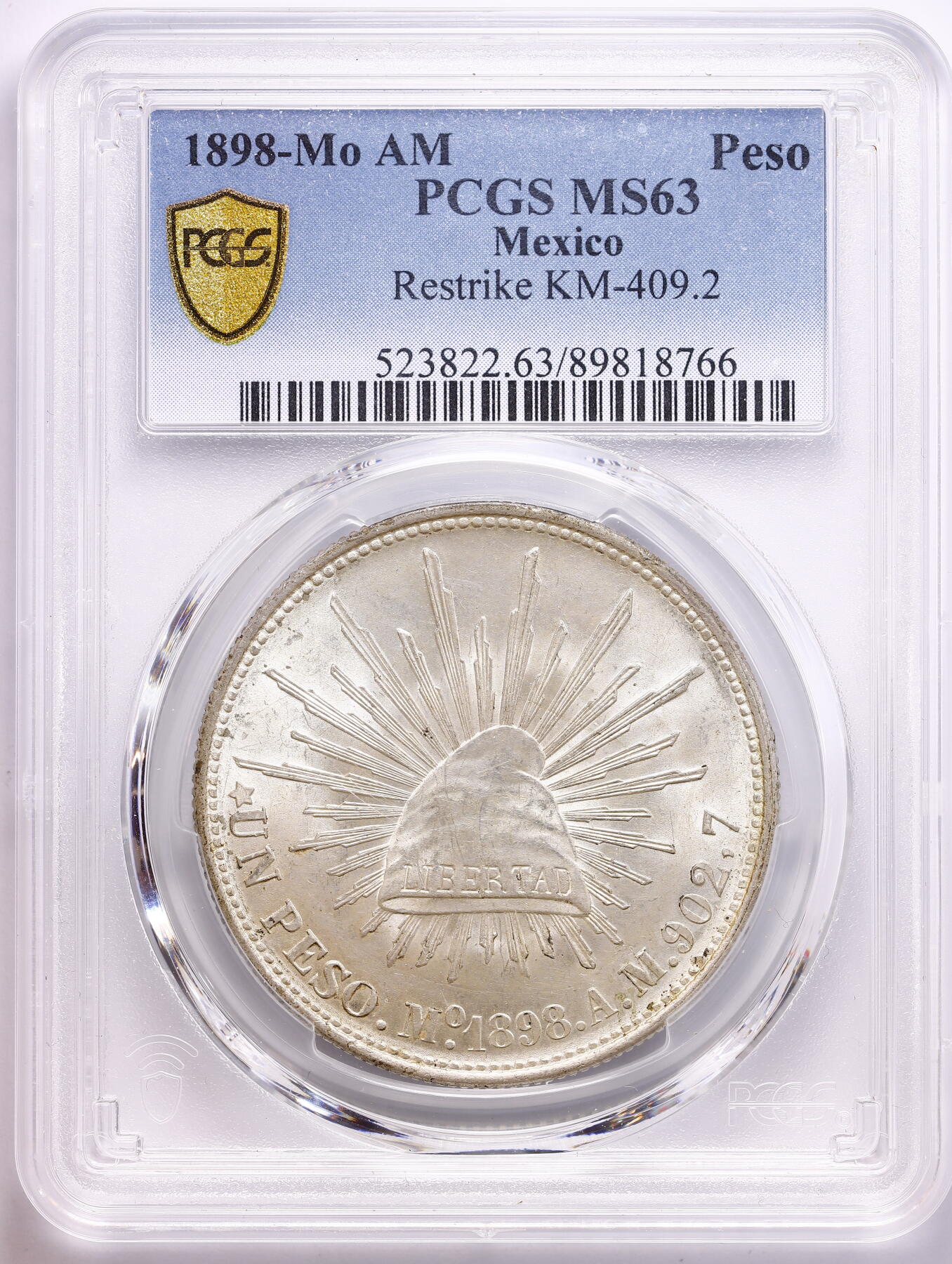观钱 近现代机制币拍卖No.009（全场顺丰包邮，不区分偏远地区）  这枚是1898 年墨西哥鹰洋（Mo AM 厂标）1 比索银币，PCGS MS63（重铸版，KM-409.2）转光赏心悦目