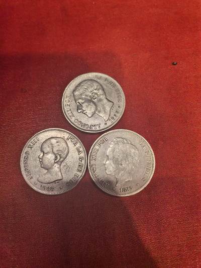 欧洲银章、铜章，大优惠起拍价都是银价计算 西班牙双柱币三个品相极好，三个一起拍，起拍价格小于银价