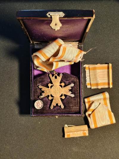 东亚欧洲主题杂货徽章勋章拍卖⑩ （五一大拍350+） 早期勋三等瑞宝章（粉略）