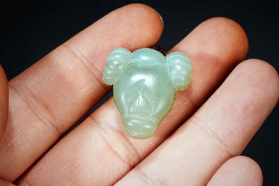 上海都达杂项专场102【全场包邮】  天然和田玉精雕《洋洋得意》挂件98-65