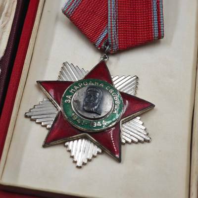 4月23日结束，成斌徽章钱币专场 原盒附证书 保加利亚军事套装