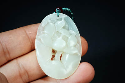 上海都达杂项专场102【全场包邮】  天然和田玉精雕《一品清莲》挂件98-66