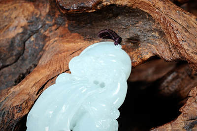 上海都达杂项专场102【全场包邮】  天然冰绿种翡翠（A货）精雕《飞天貔貅》挂件 98-9