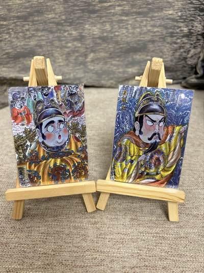 喜灰玩卡拍卖第八期，接拍品0佣金，欢迎送拍，释放现金流，让自己有资金可以购买更多喜欢的卡牌，让别的卡友能淘到更多心仪的卡牌 卡德曼 明帝系列 山丘老师绘 朱允炆 朱载坖 一组两张 折光粗闪