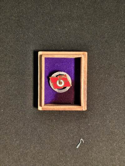 东亚欧洲主题杂货徽章勋章拍卖⑩ （五一大拍350+） 日共永年党员章 纯银版