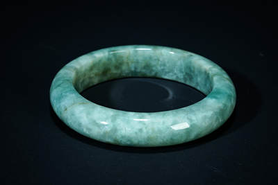 上海都达杂项专场102【全场包邮】  天然冰绿翡翠（A货）手镯 附鉴定证书98-23