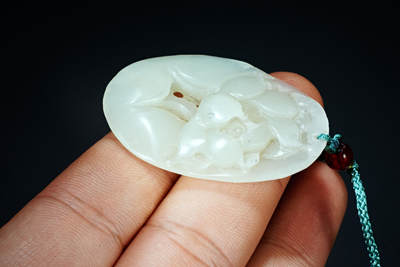 上海都达杂项专场102【全场包邮】  天然和田玉精雕《一品清莲》挂件98-66