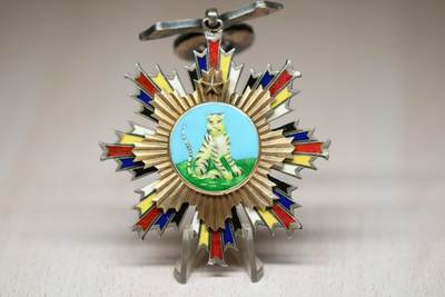 大猫徽章拍卖 第292期 - 北洋政府 三等文虎勋章 珐琅部分有修复 