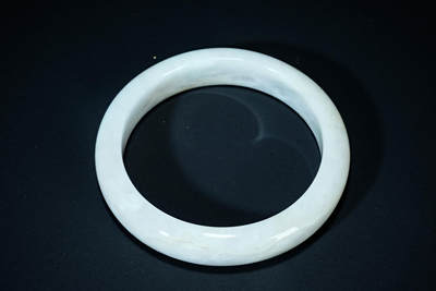 上海都达杂项专场102【全场包邮】  天然冰糯种翡翠（A货）手镯 附鉴定证书98-19