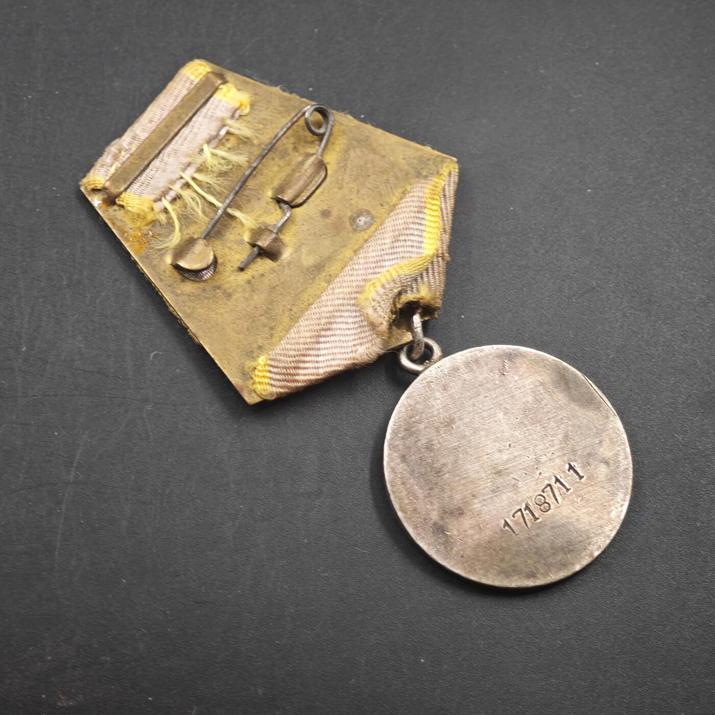 4月23日结束，成斌徽章钱币专场