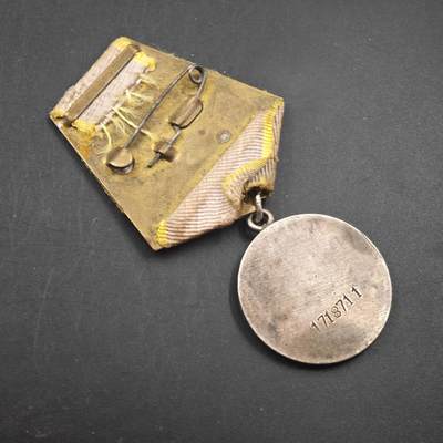 4月23日结束，成斌徽章钱币专场 苏联二战战功银质勋章 号段